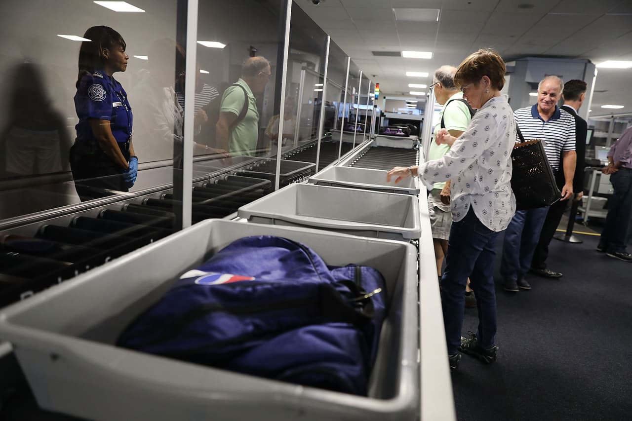 El increíble caso de la mujer que se coló de polizona en vuelo de Delta de Nueva York a París 