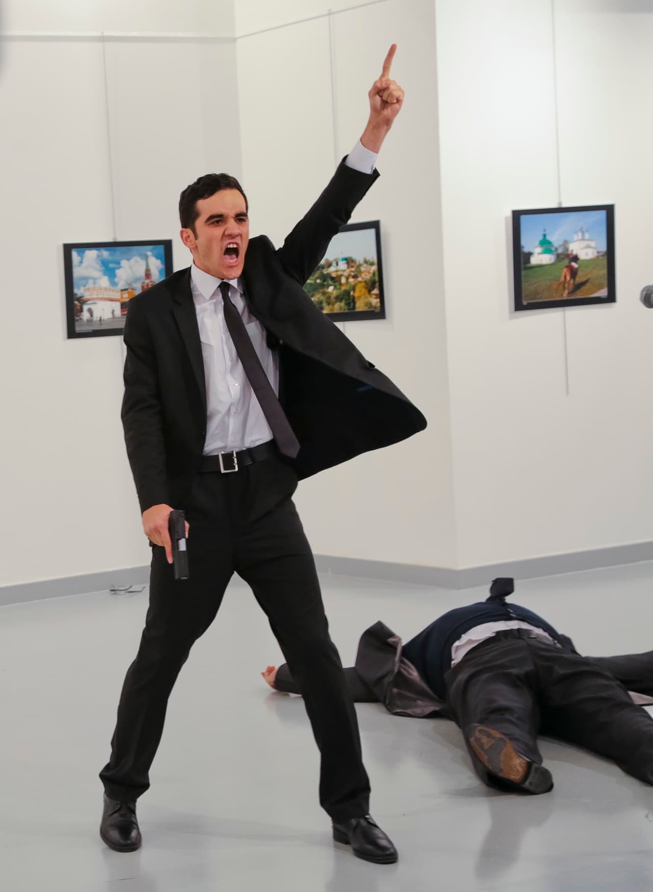 El fotógrafo que fue a una exposición y acabó captando el asesinato del embajador ruso