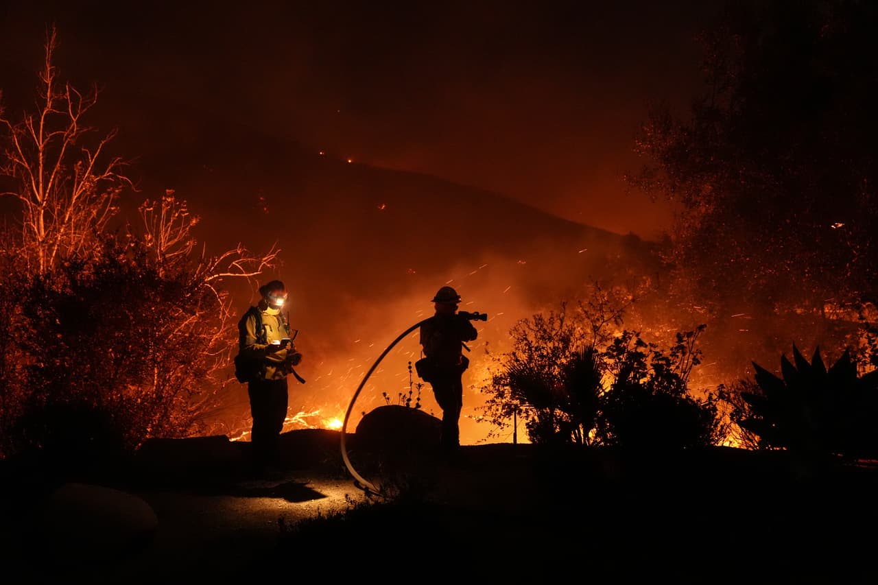 Desde hace tres días 
<b>los bomberos luchan contra el feroz incendio Franklin,</b> el cual comenzó en Malibú con 10 acres y rápidamente se extendió, hasta tener un perímetro de más de 4,000 acres actualmente y muy poca contención.