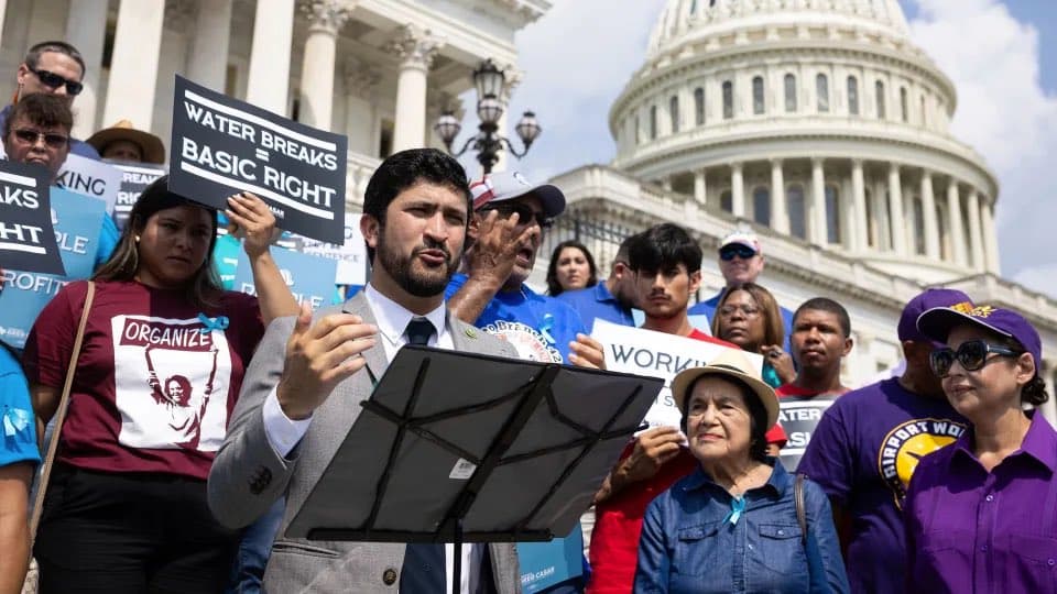El congresista de Texas que hizo una huelga de hambre y sed para protestar por la situación de los trabajadores ante el calor extremo