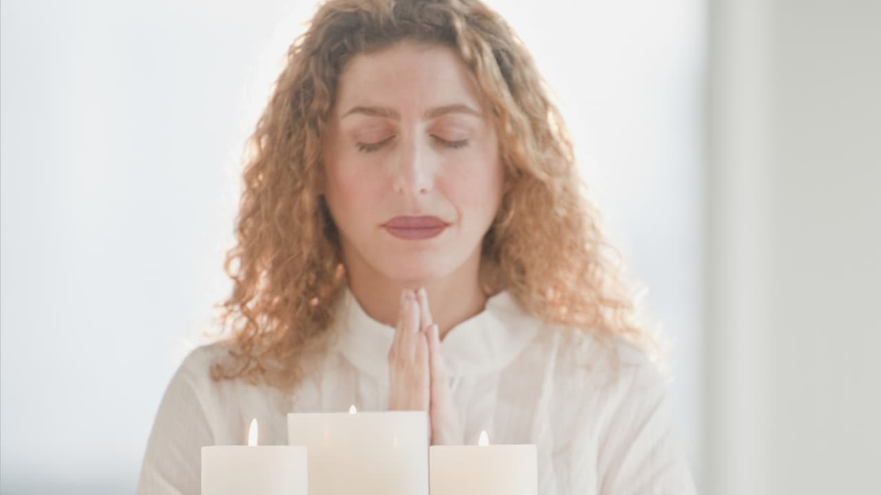 Al responderte tú misma la pregunta sobre por qué quieres de regreso ese amor, mentaliza que ya está feliz a tu lado.