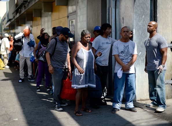 Es una de las urbes más famosas y glamurosas, pero para miles de desamparados las calles de Los Ángeles son un laberinto de pobreza y dificultades.