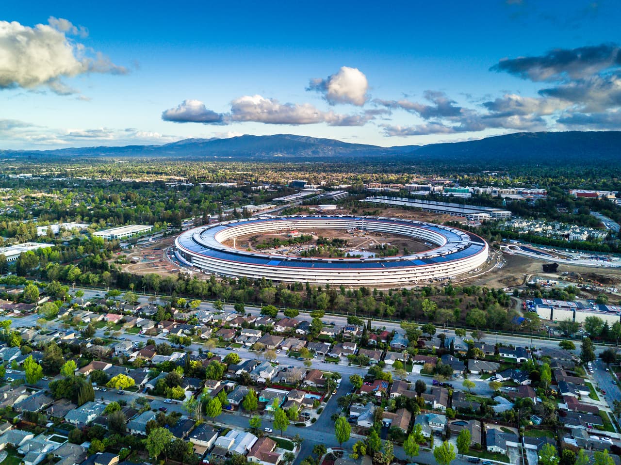 <h2 class="cms-H2-H2">4. Cupertino, California</h2>
<br>
<br>💵
<b> Salario mínimo por hora a partir del 1 de enero de 2023: </b>$17.20
<br>
