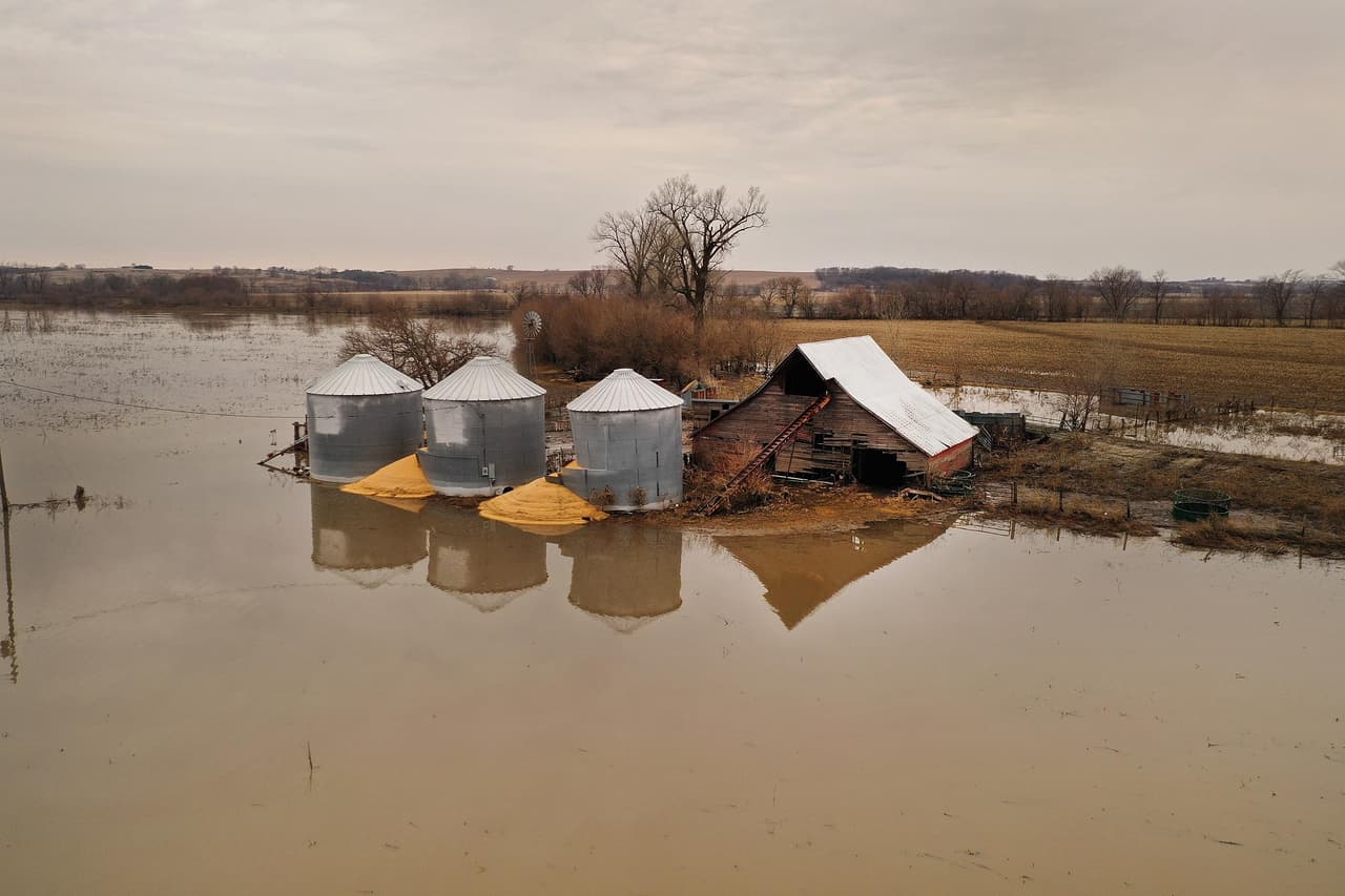 <h3 class="cms-H3-H3">10. Nebraska</h3>
<br>
<br>➡️ 
<b>Costo per cápita de los desastres: </b>$390
<br>
<br>➡️ 
<b>Habitantes: </b>1.9 millones. 
<br>
<br>➡️ 
<b>Algunos desastres ocurridos en los últimos 10 años: </b>Tormenta invernal de 2013 e inundaciones en el medio oeste del país de 2019. 
<br>