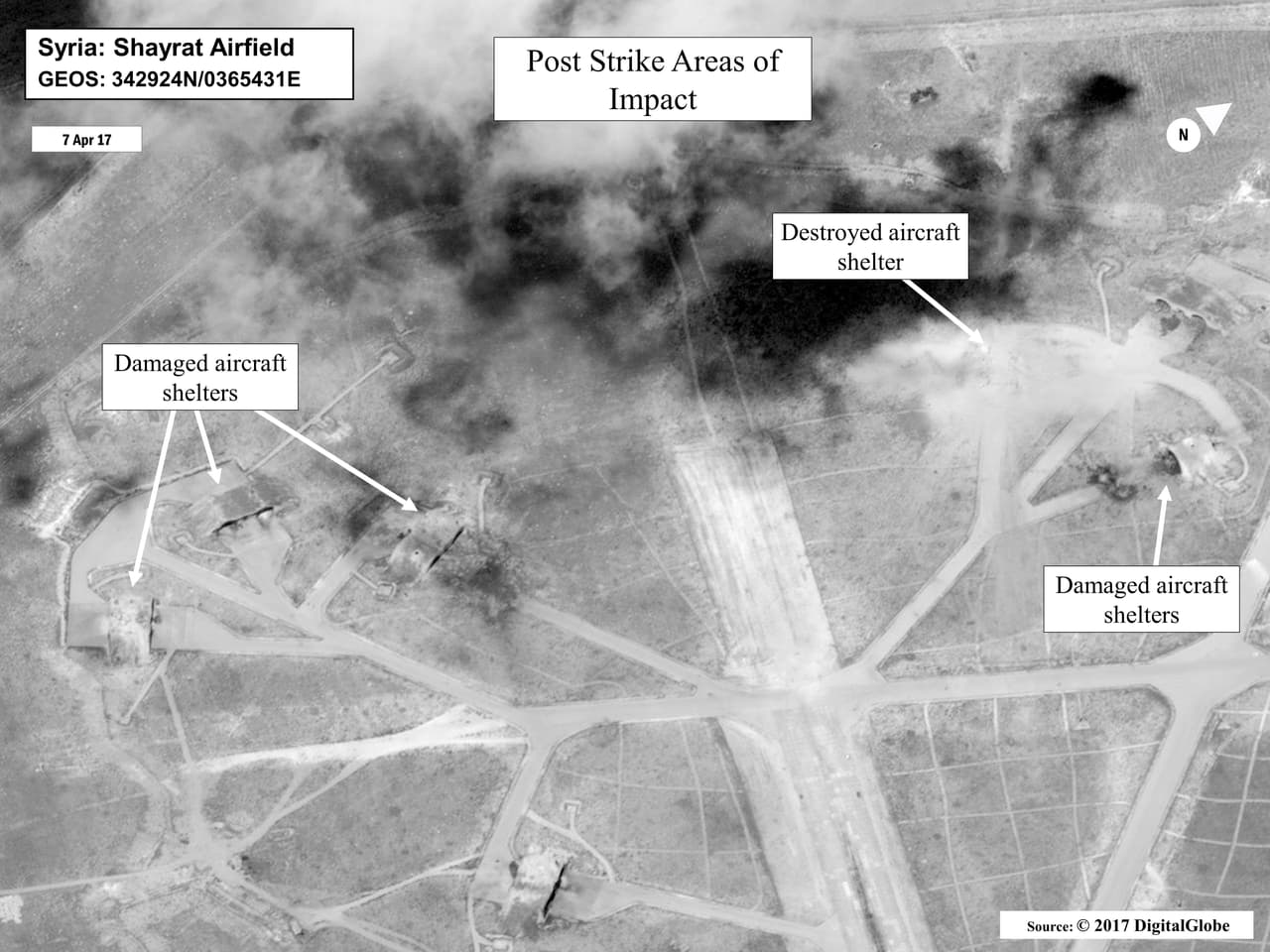 Esta imagen de satélite publicada por el Departamento de Defensa de los Estados Unidos muestra la evaluación de daños de la base aérea de Shayrat en Siria, después de los ataques de los Tomahawk. 7 de abril de 2017.
<br>