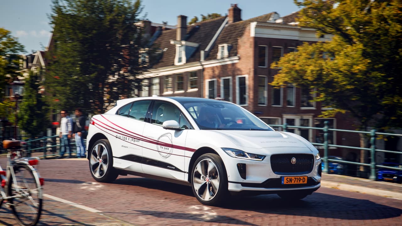 <h3 class="cms-h3-H3">Jaguar</h3>
<br>La histórica marca inglesa, fue la más buscada en Guatemala, Belize, 
<b>Honduras</b> y Guyana.
