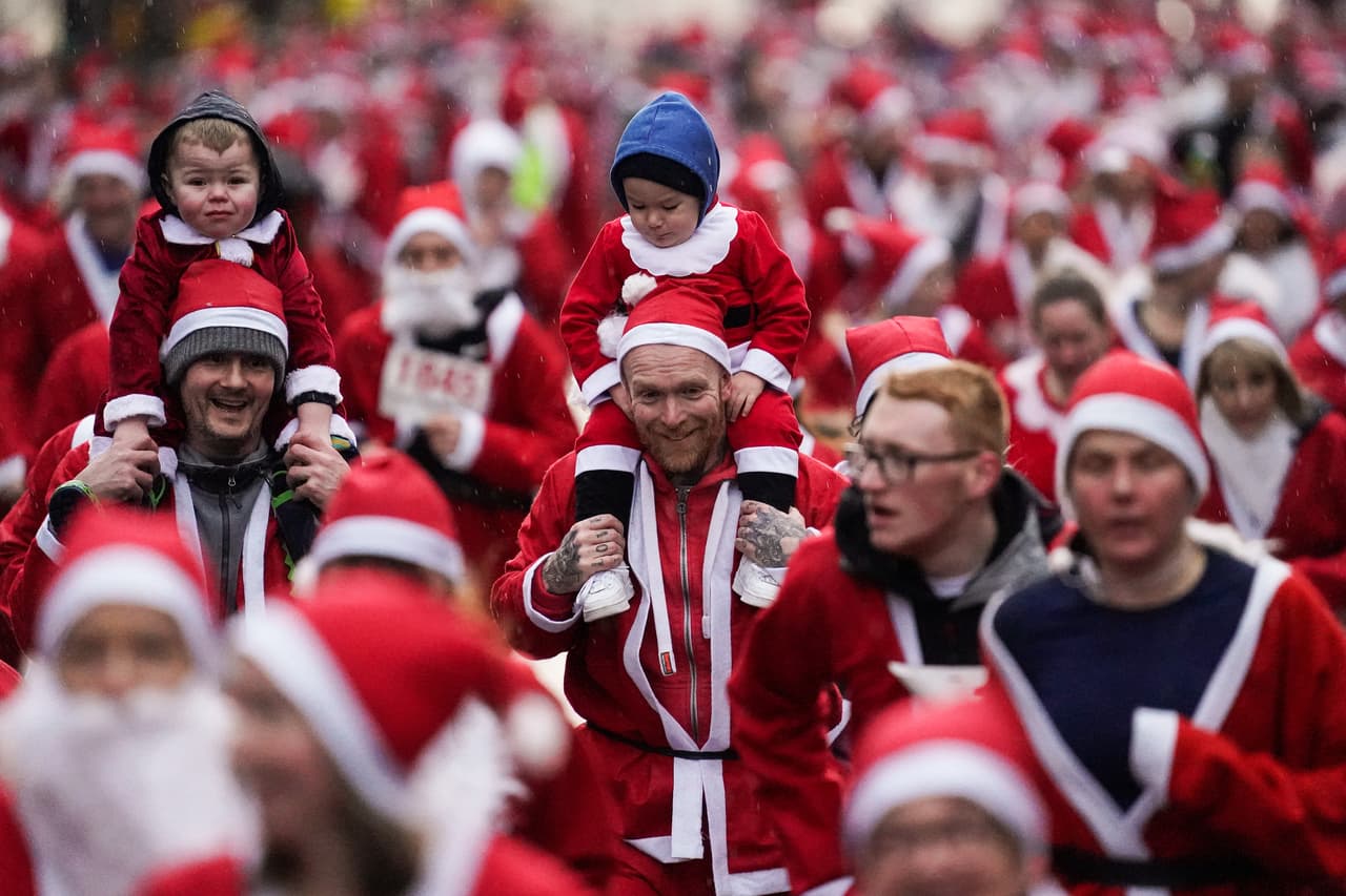 Desde su primera edición, la carrera de los Santas ha logrado reunir más de 350,000 libras, que equivalen a unos 460,000 dólares.