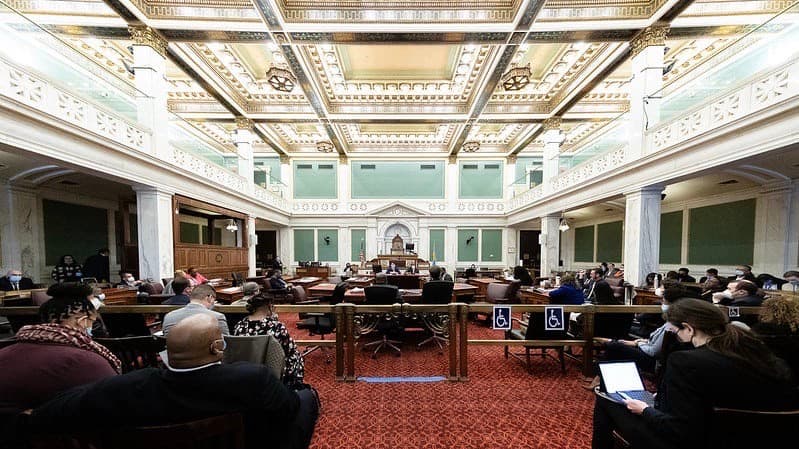 
Qué son las deportaciones médicas, la cruel e ilegal práctica que Philadelphia prohibió por primera vez en Estados Unidos