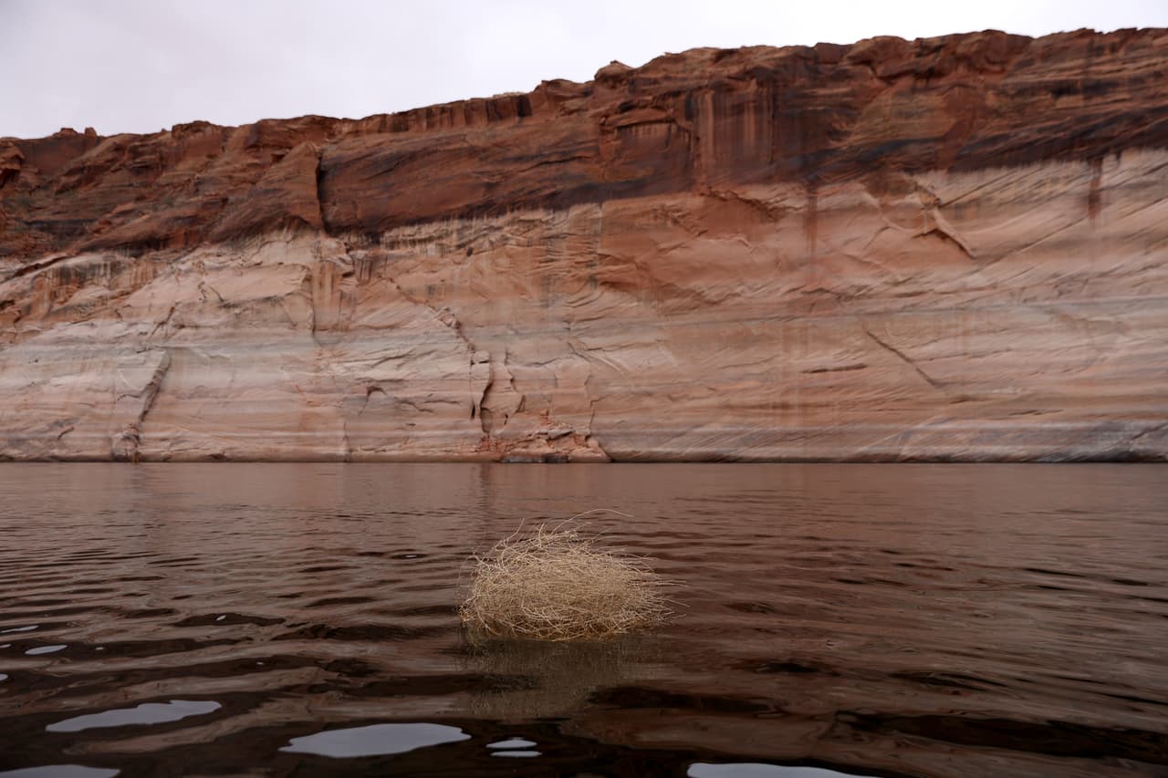 Es por ello que se han tomado diversas medidas como la reducción de descarga de la presa Glen Canyon y se espera que los usuarios apoyen con el cuidado del agua.