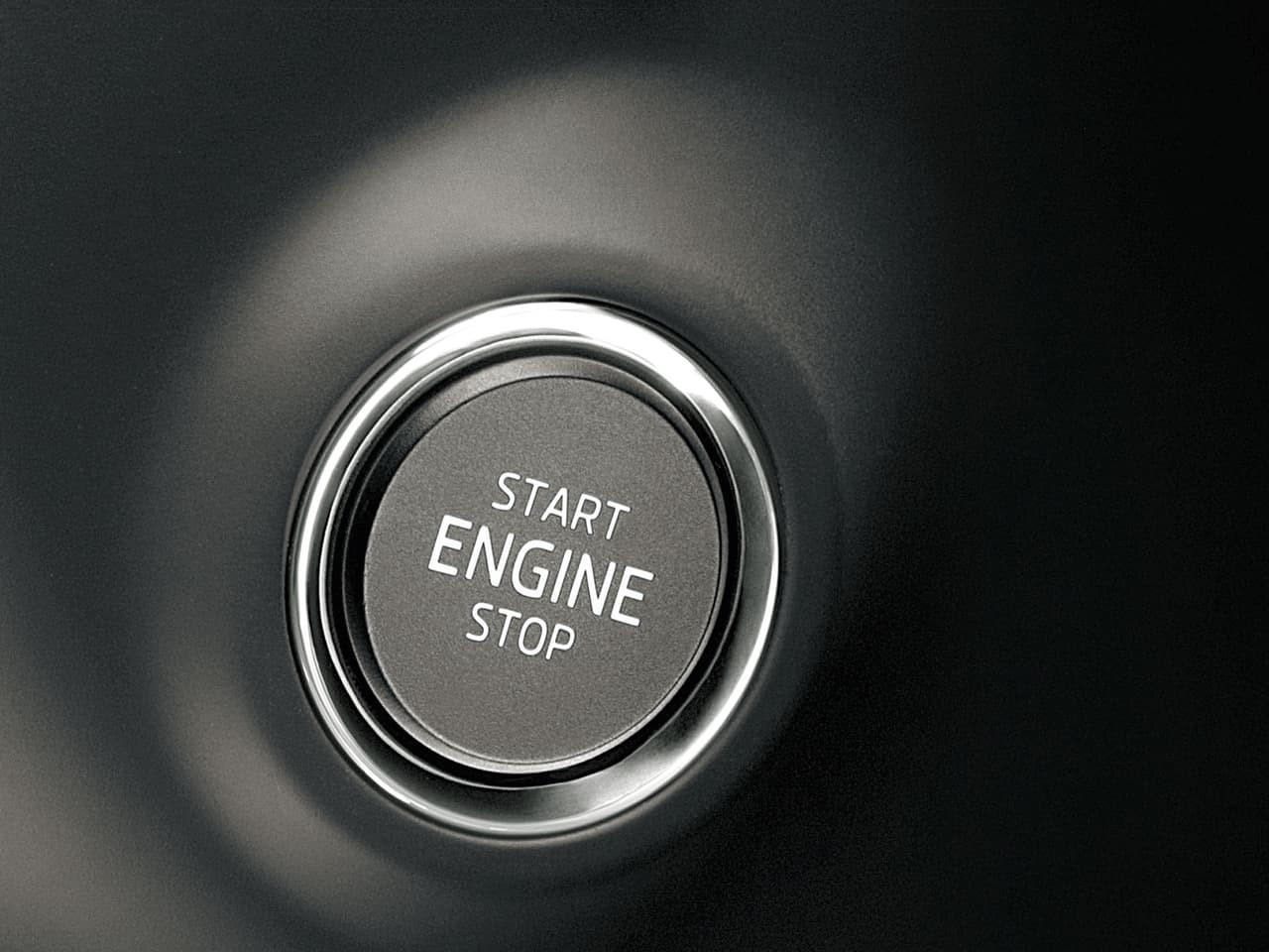 <b>Apaga el motor cuando su uso no sea necesario:</b> 
<br>Si estás en un punto severo de tráfico donde ningún auto se mueve lo más recomendable es que apagues el motor, a menos que necesites del aire acondicionado. Muchos fabricantes ya han tomado nota de este punto y han incluido en sus vehículos el sistema de prendido/apagado automático. De igual forma, cuando estás esperando a una persona no dejes el motor encendido, esos representa combustible quemado. No lo olvides: consume menos y contamina menos.
<br>