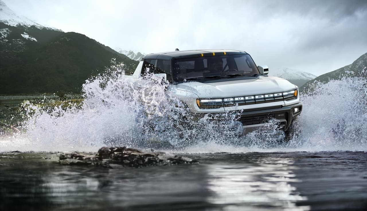 Se desconoce la potencia de la Cybertruck, pero la Hummer EV es capaz de generar 1,000 caballos de fuerza y 11,500 lb-pie de torque.