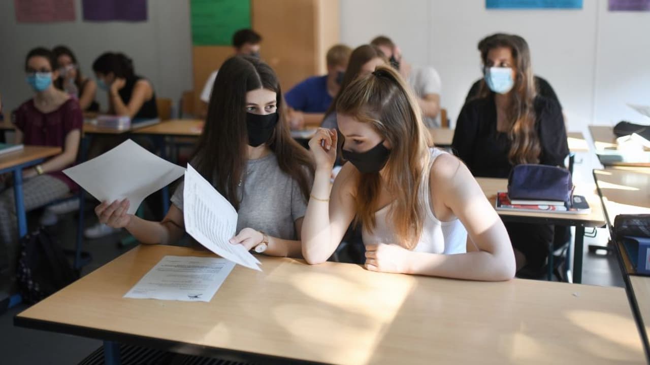 ¿En qué consiste la ley en California que busca ayudar a estudiantes con bajas calificaciones por la pandemia?