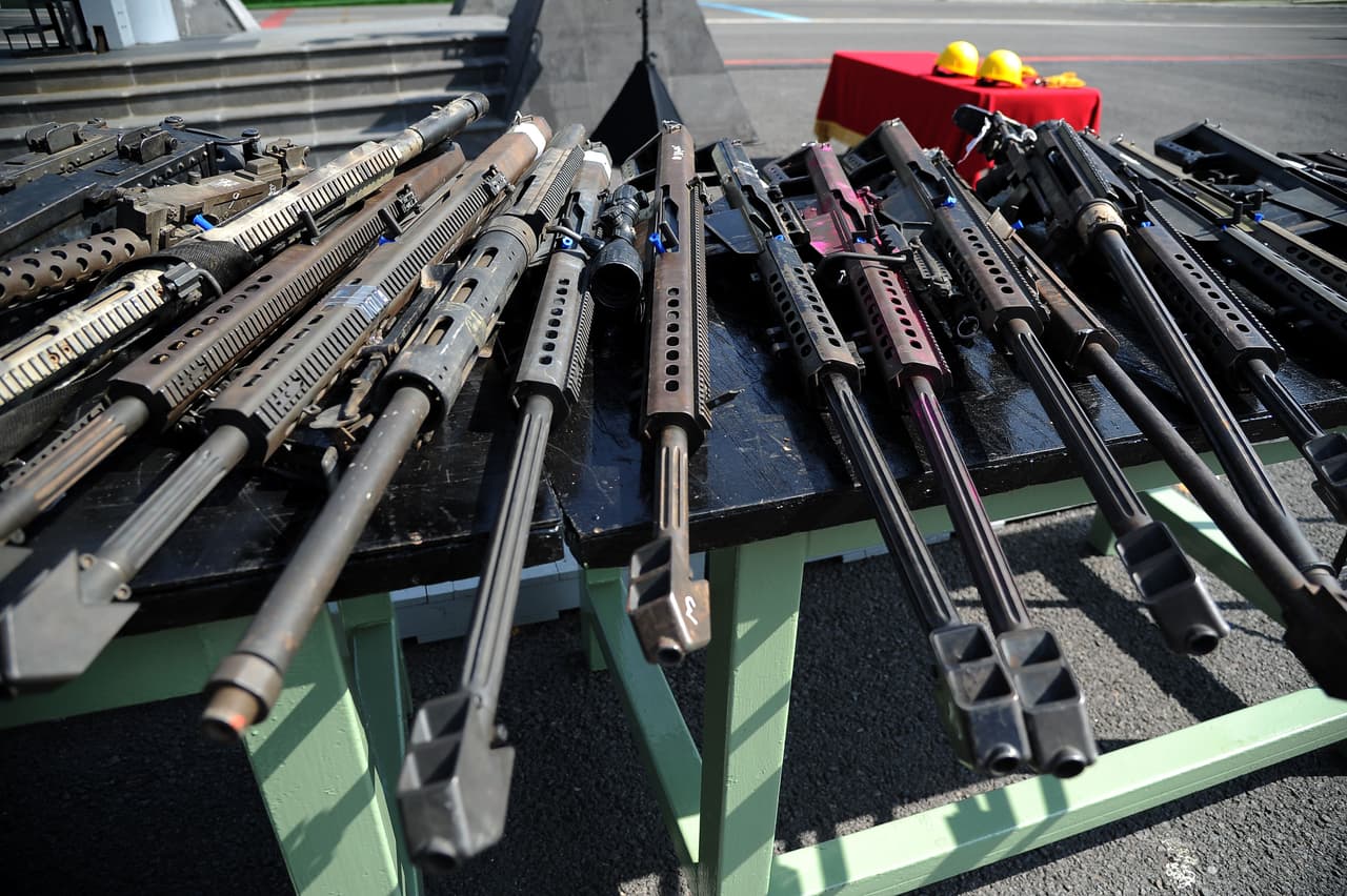 Sentencian a empleado consular que traficó rifles a México en una camioneta del gobierno de EEUU