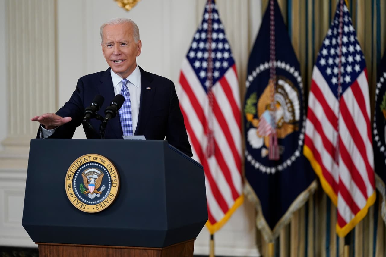 “Es una vergüenza y van a pagar”: Biden condena  manejo de migrantes haitianos en la frontera por agentes a caballo