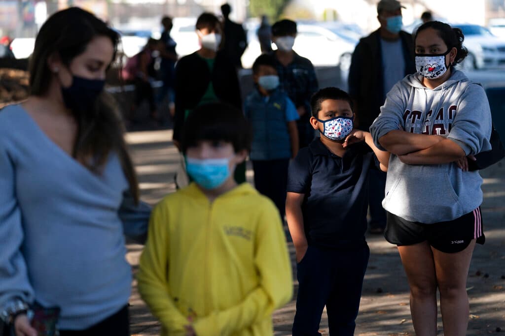 “Como las otras partes de Estados Unidos los casos de coronavirus están subiendo de todas las edades, pero especialmente en aquellos niños que no tienen la vacuna de covid-19 o aquellos menores de 5 años, ellos no pueden recibir la vacuna”, dijo el doctor Gary E. Kirkilas.