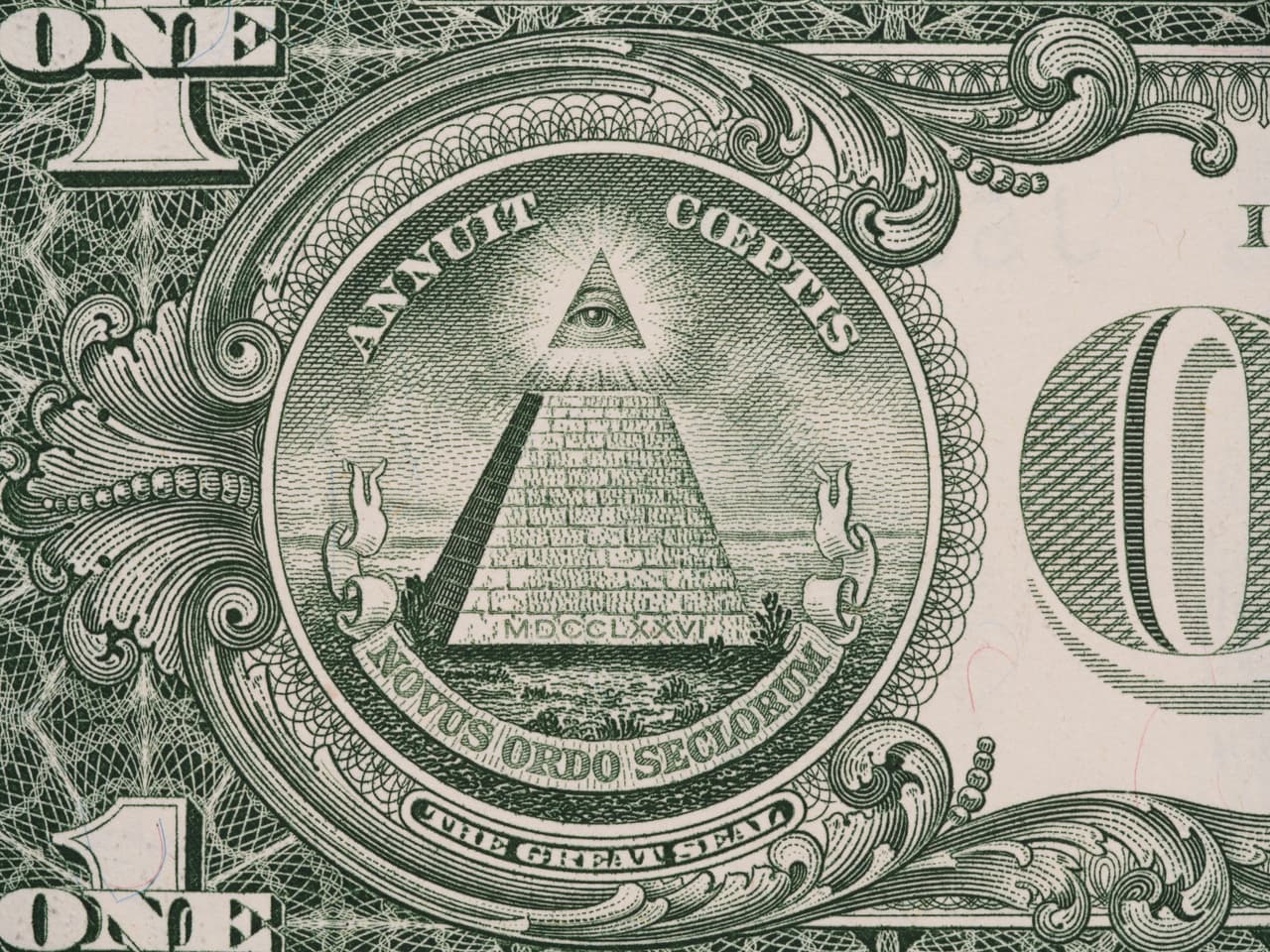 Esa pirámide será la que colocarás la noche anterior, o sea la del día 3, encima de la pirámide del dólar y la mantendrás encima del dólar cubriendo la pirámide hasta el día 13 que coincide con los 13 escalones de la pirámide. Ese día la retiras y la guardas envuelta en un paño limpio de color blanco, para volver a sacarla el día 22 y tenerla hasta fin de mes. Repitiendo así cada mes el ciclo, su energía crea un aura positiva en tu hogar que atrae muy buenas vibraciones.