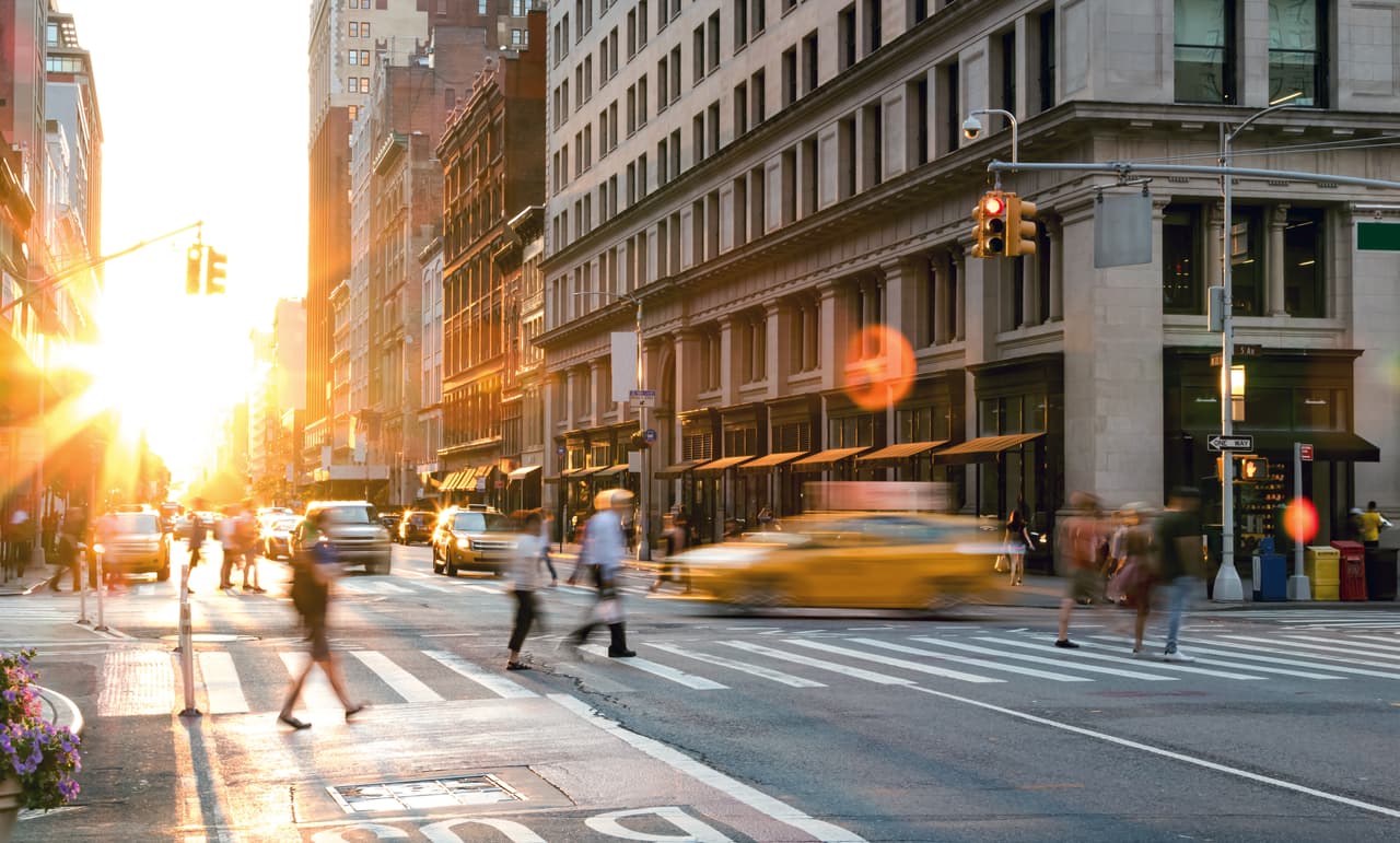 <h3 class="cms-H3-H3">3. Nueva York</h3>
<br>
<br>📘 
<b>Población de origen extranjero: </b>22.4%
<br>
<br>📘
<b> Aumento de la población por inmigración internacional, 2020: </b>0.09%
<br>
<br>📘 
<b>Naturalizaciones en 2020: </b>2,285
<br>
<br>📘 
<b>Green cards entregadas en 2020: </b>81,755
<br>
<br>📘 
<b>País de origen del mayor grupo de inmigrantes: </b>República Dominicana.
<br>