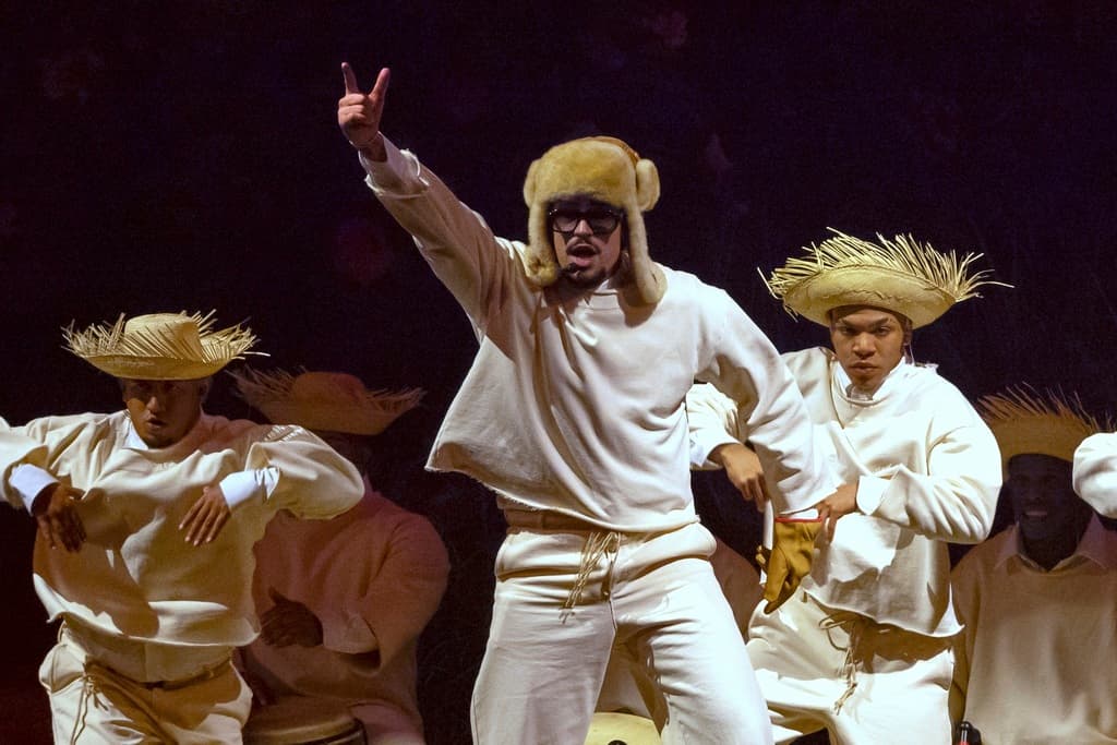 Bad Bunny expone la crisis de Puerto Rico con su nuevo álbum y gira de conciertos