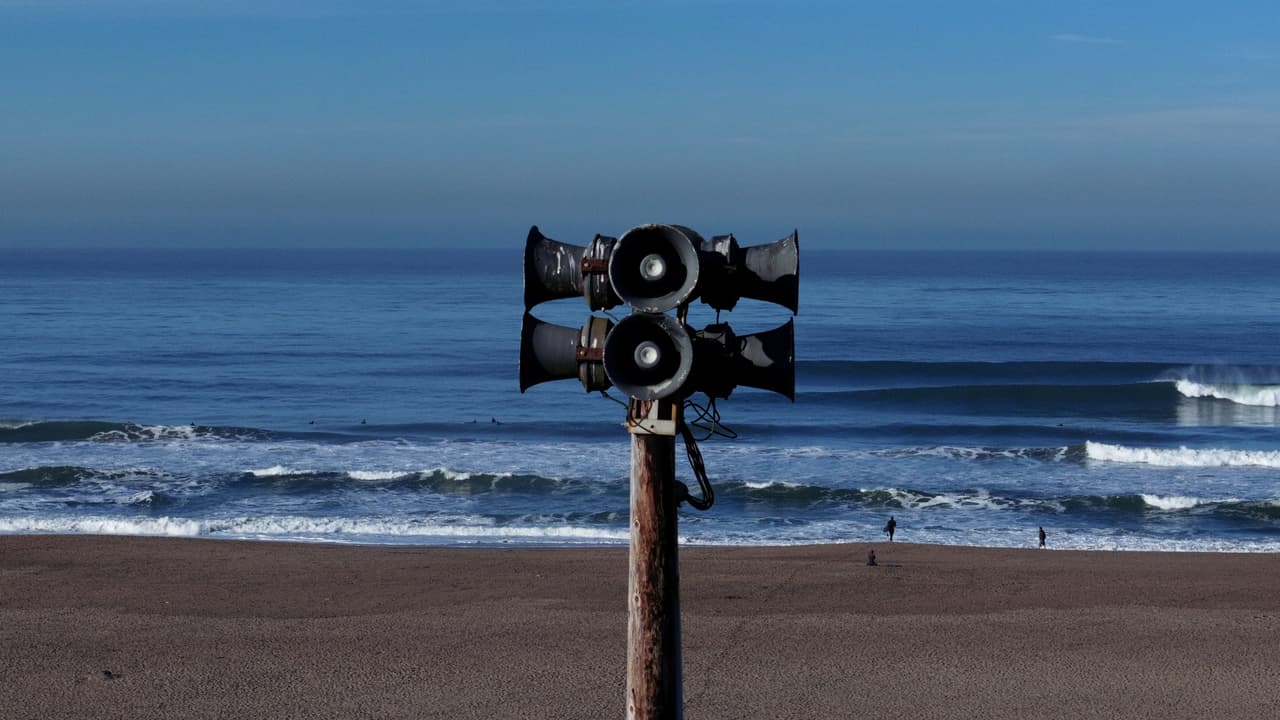 La alcaldesa de Los Ángeles activa protocolos de emergencia ante advertencia por tsunami