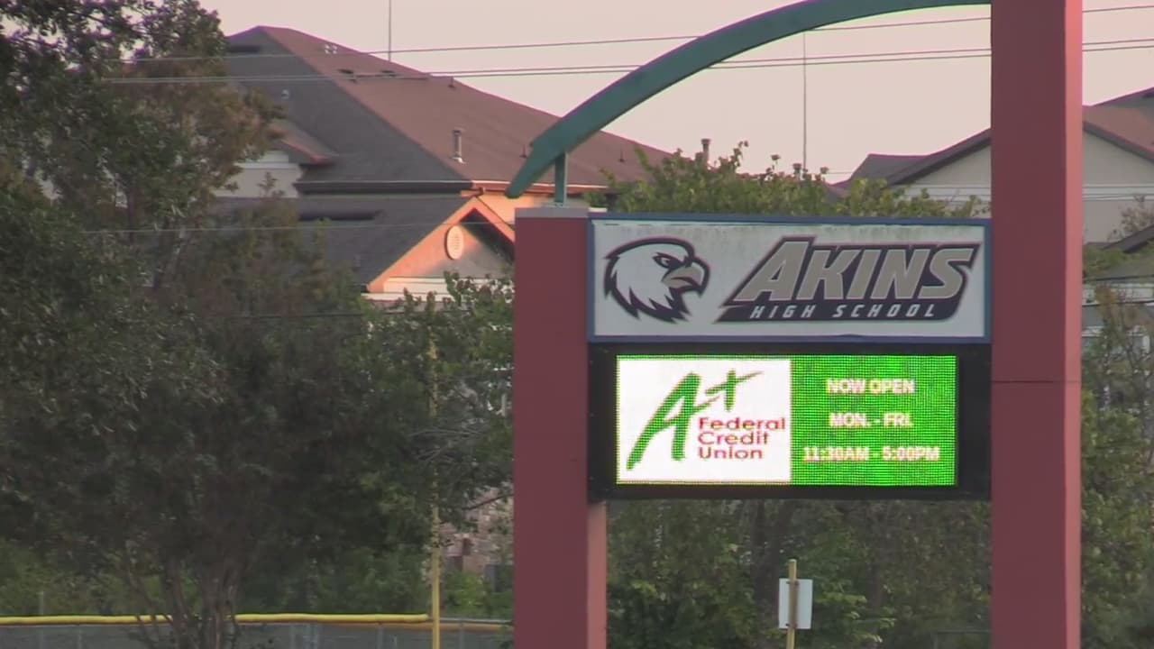 Autoridades de Austin ISD han registrado en los últimos días dos incidentes violentos involucrando armas como una pistola de aire comprimido y un cuchillo. Padres se mostraron preocupados ante los recientes incidentes en las escuelas.