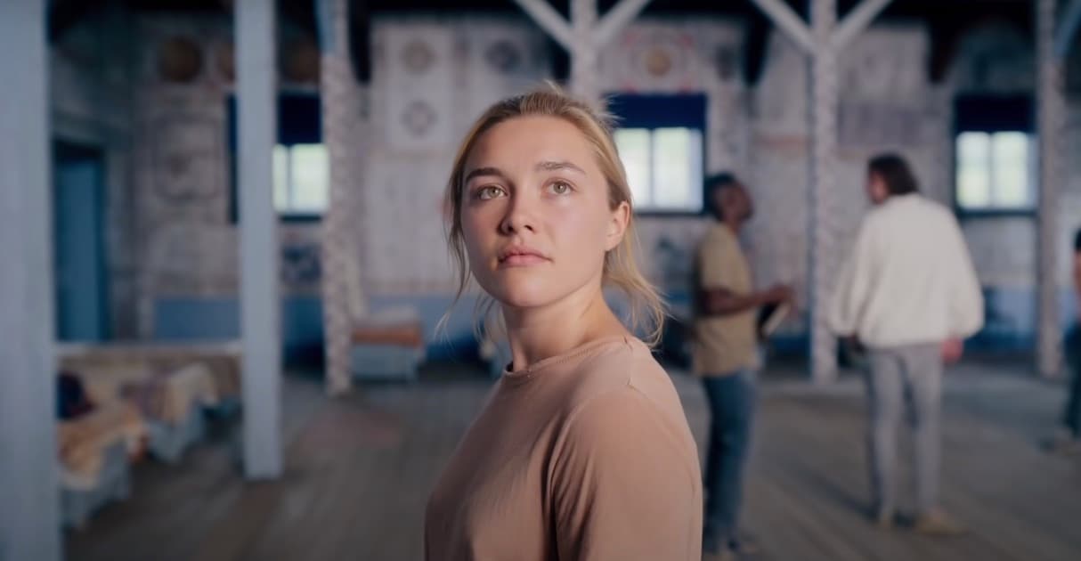 <b>‘Midsommar’</b> 
<br>Es una película de terror psicológico protagonizada por 
<b>Florence Pugh </b>y ambientada en las festividades de verano en Suecia a las que la protagonista acude con su novio, con quien tiene problemas, para intentar arreglar la relación.