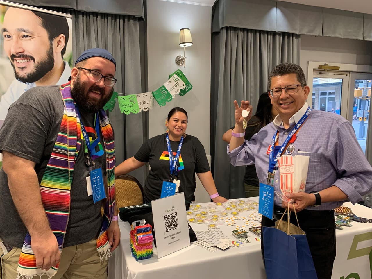 <h2 class="cms-H2-H2">Fiesta Tech Trek</h2>
<br>
<ul>
 <li class="li1">Cuándo: 25 de abril</li>
</ul> 
<ul>
 <li class="li1">Hora: 17:00 a 20:00 horas</li>
</ul> 
<ul>
 <li class="li1">Dónde: Tech district, en Houston Street</li>
</ul> 
<ul>
 <li class="li1">Qué es: El único evento sobre tecnología en la Fiesta que comparte ideas y empresas de la escena de San Antonio.</li>
</ul> 
<ul>
 <li class="li1">Costo: Gratis</li>
</ul>