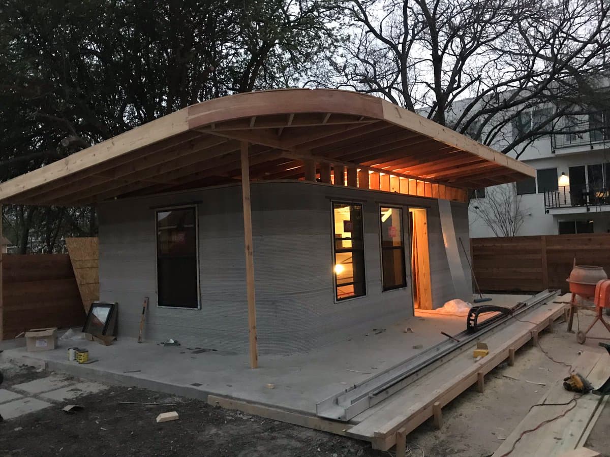 Las casas son fabricadas de cemento.