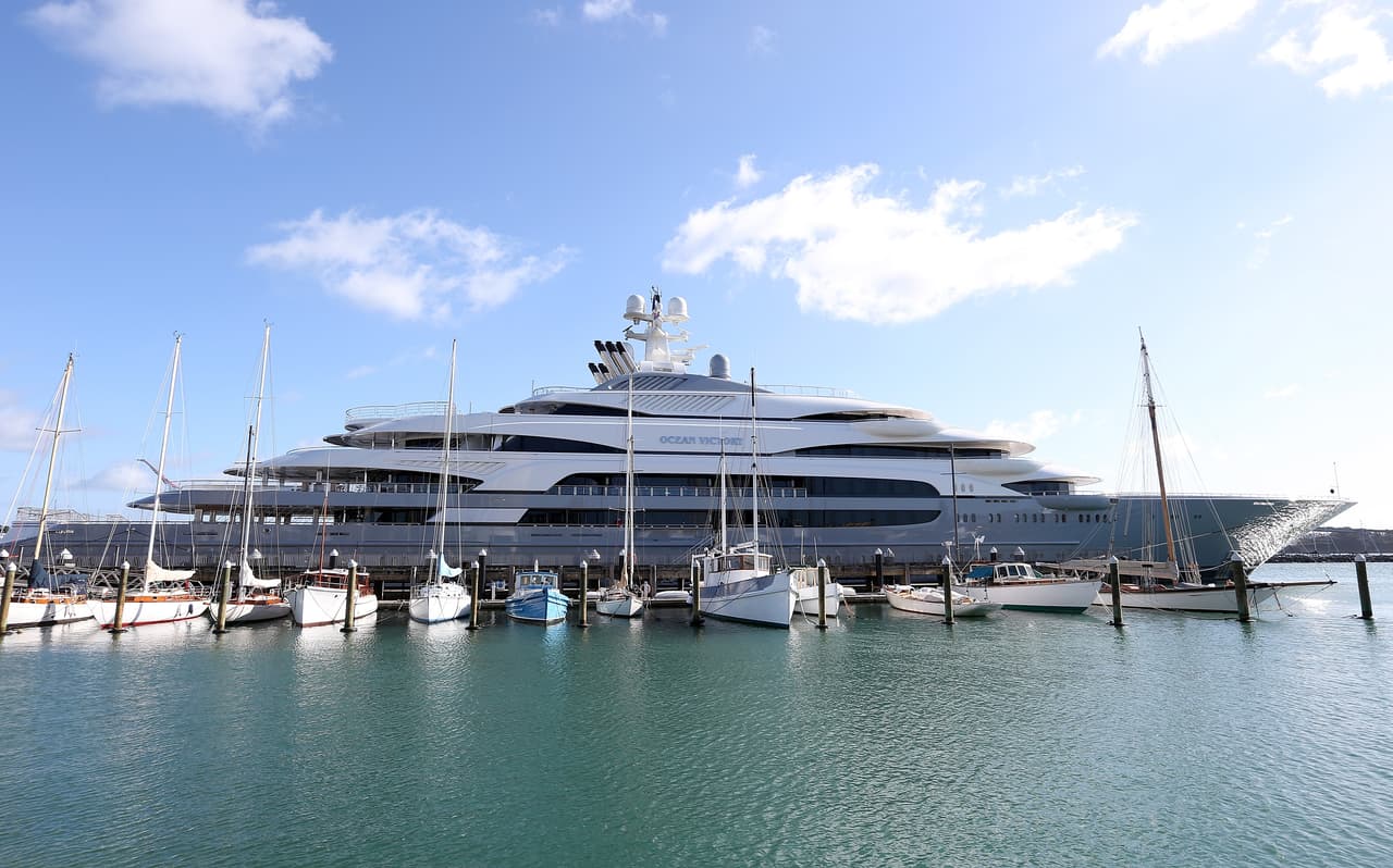 Se une a esta lista de superyates el 
<b>Ocean Victory</b> con una longitud de 459 pies (140 metros) y un valor de 
<b>310 millones de dólares</b>.