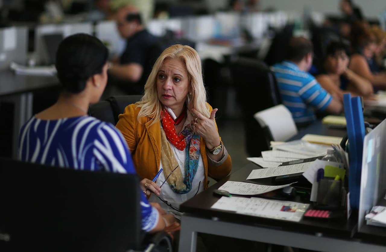 Al adquirir un seguro individual, el consumidor sopesa su propio riesgo de necesitar atención contra el costo de la cobertura.