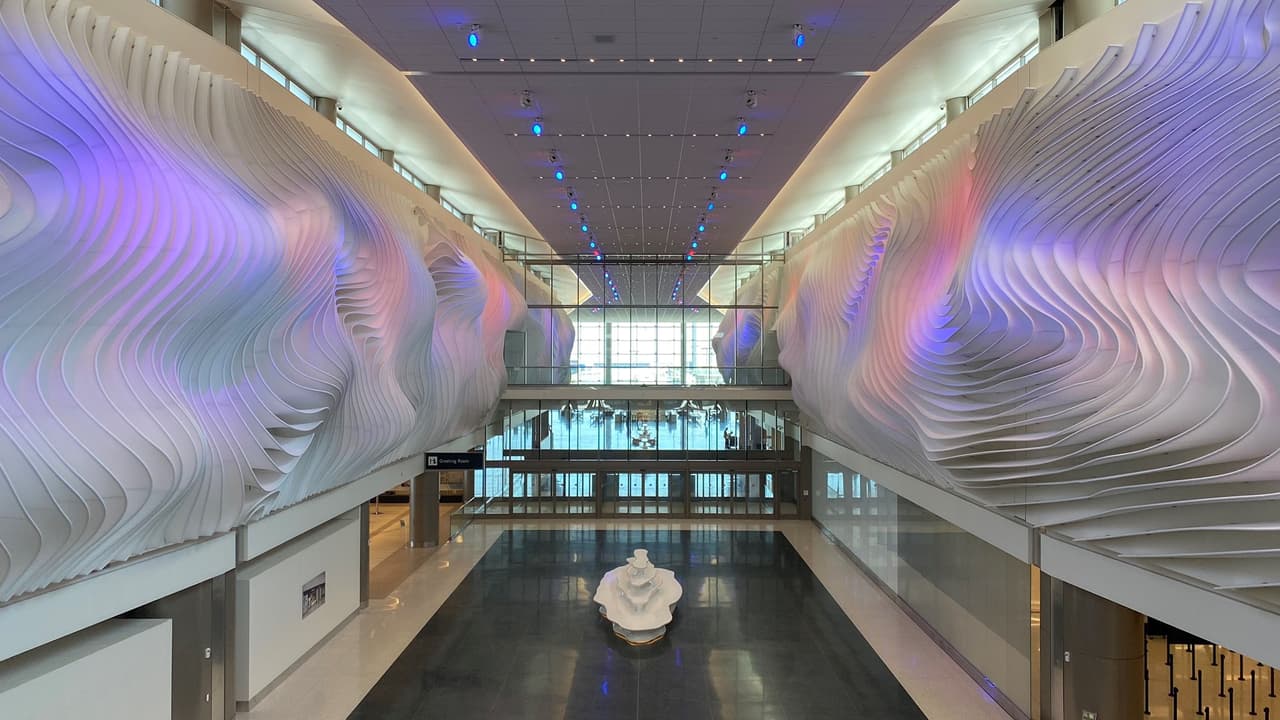 La instalación de arte principal del nuevo aeropuerto es ‘The Canyon’.