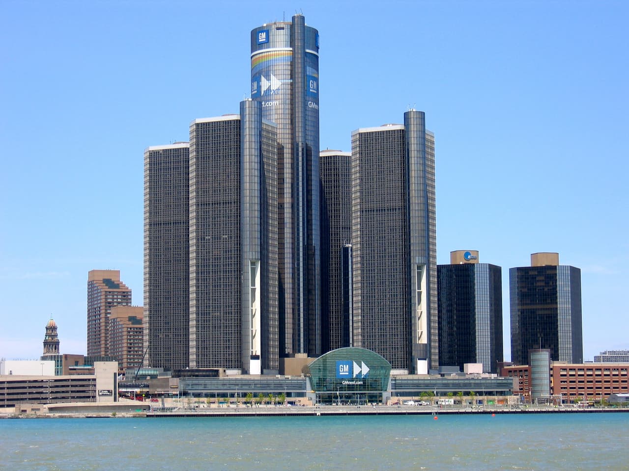 <h3 class="cms-H3-H3">5. Detroit, Michigan</h3>
<br>
<br>El área metripolitana de Detroir es por mucho la más peligrosa de 
<a href="https://www.univision.com/temas/michigan-estado">Michigan</a> y del medio oeste del país, 
<b>al registrar 387 asesinatos en 2020, o 22.3 por cada 100,000 ciudadanos.</b> Durante este año, los homicidios siguieron el mismo ritmo luego de que en julio la cifra iba a eclipsar el recuento del año pasado. 
<br>