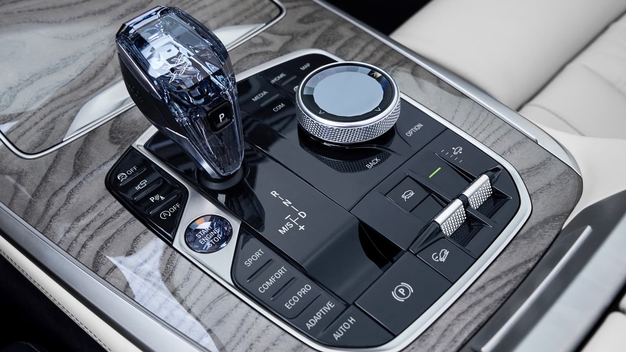 Independientemente del motor con que estén equipadas, todas las versiones de la BMW X7 contarán con una 
<b>transmisión automática de 8 velocidades</b>.