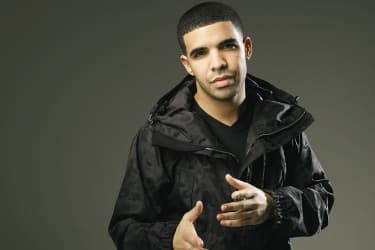 "E imagínate Paul Anka que era de la época de los 60, bueno de los 60 y hasta lo actual, está vigente, pero Drake yo no lo considero tan urbano, yo creo que es más R&B, que urbano", declaró Mijares.
<br>