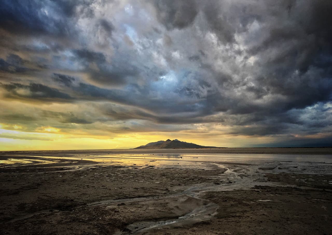 ‘Tormenta sobre el Gran Lago Salado’. Fotografía tomada en Utah, a las afueras de Salt Lake City. Ganadora de la categoría ‘Móvil’.