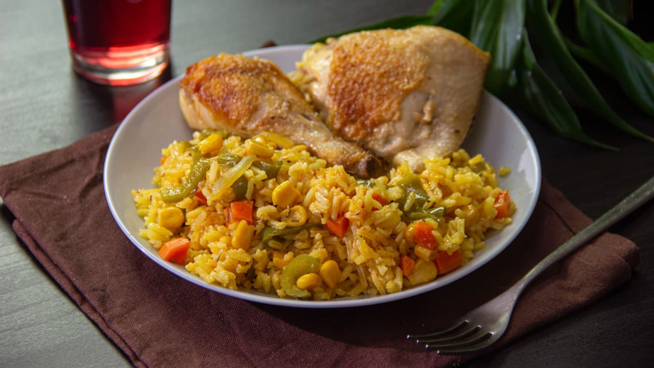 Arroz con pollo, un platillo más completo en menos de 30 minutos