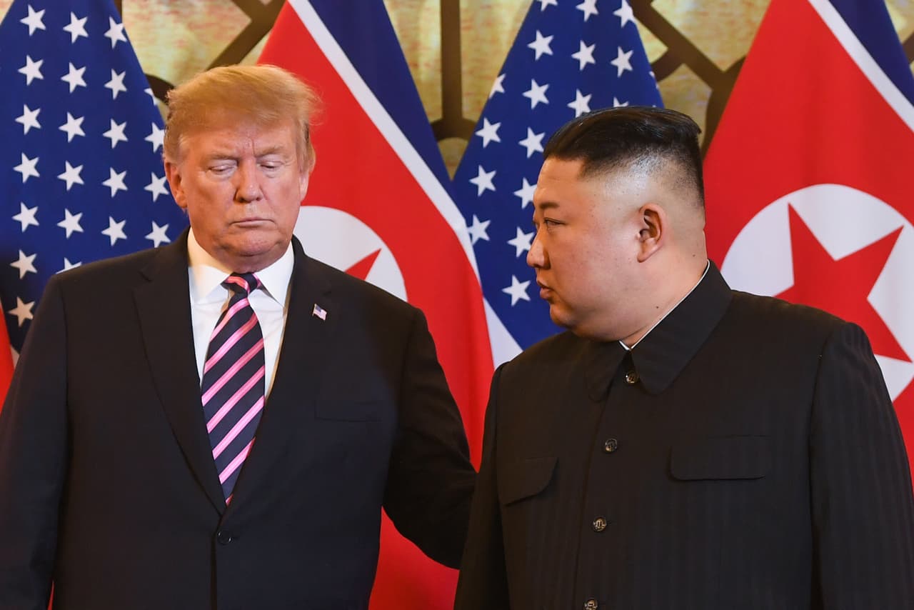 Ambas partes probablemente se sentirán presionadas para acordar medidas específicas en este oportunidad, qué pasos concretos tomará Corea del Norte para renunciar a las armas que amenazan el territorio continental de Estados Unidos y qué ofrecerá Washington a cambio.