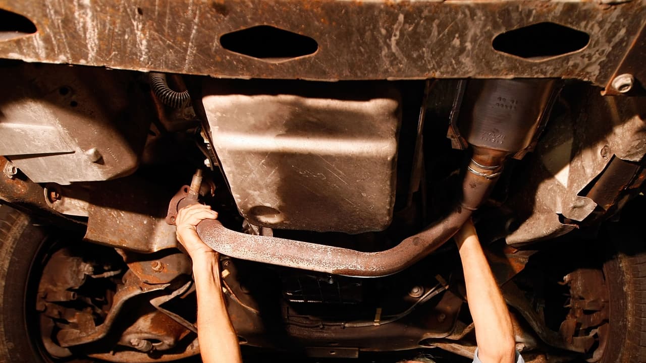 Así operan los delincuentes dedicados al robo de los convertidores catalíticos de autos en el sur de California