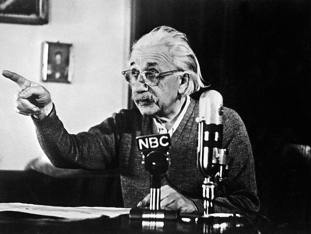 Albert Einstein, durante una conferencia en Princeton en 1950.
