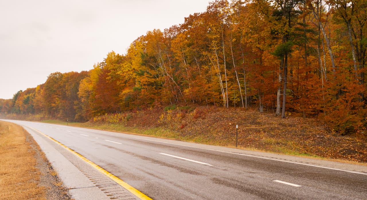 <b>6. New Hampshire</b>
<br>
<br>
<b>Multa por exceso de velocidad:</b> $248
<br>
<br>En las carreteras del Granite State, las multas por exceso de velocidad son más caras. Una infracción de 13 mph, en zonas donde el límite de velocidad es de 70 mph, resulta en una multa de $248. Sin embargo, esta disminuye a solo $93 cuando ocurre en zonas donde el límite es de 55 mph o menos.