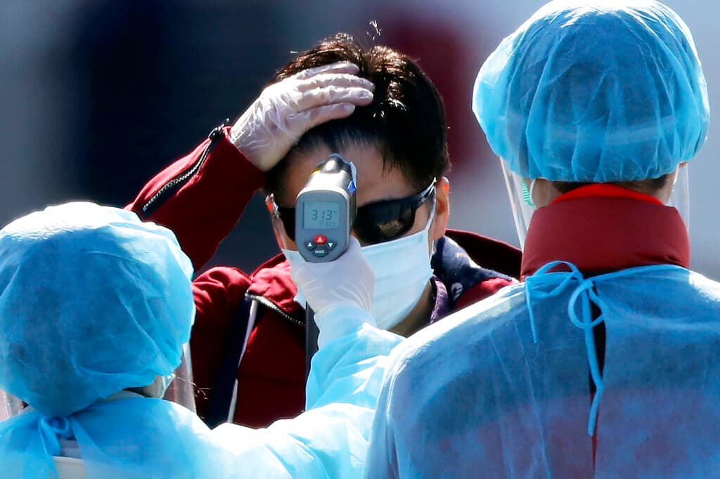 Los investigadores buscan en medicamentos viejos tratamientos contra el nuevo coronavirus
