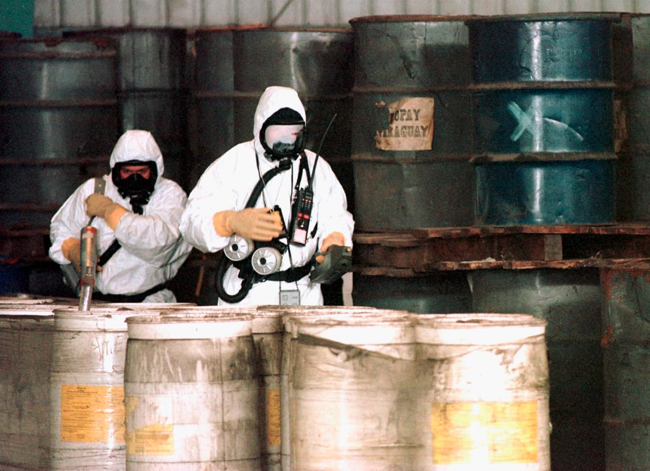 <b>¿Qué son las armas químicas que se vienen usando en Siria?</b>
<br>Según la
<b> <a href="https://www.opcw.org/chemical-weapons-convention/">Convención de Armas Químicas</a> </b>este término es aplicado para cualquier químico tóxico que pueda causar muerte y daños, así como el dispositivo especializado para esparcir esos químicos y causar muertes o lesiones. 
<br>