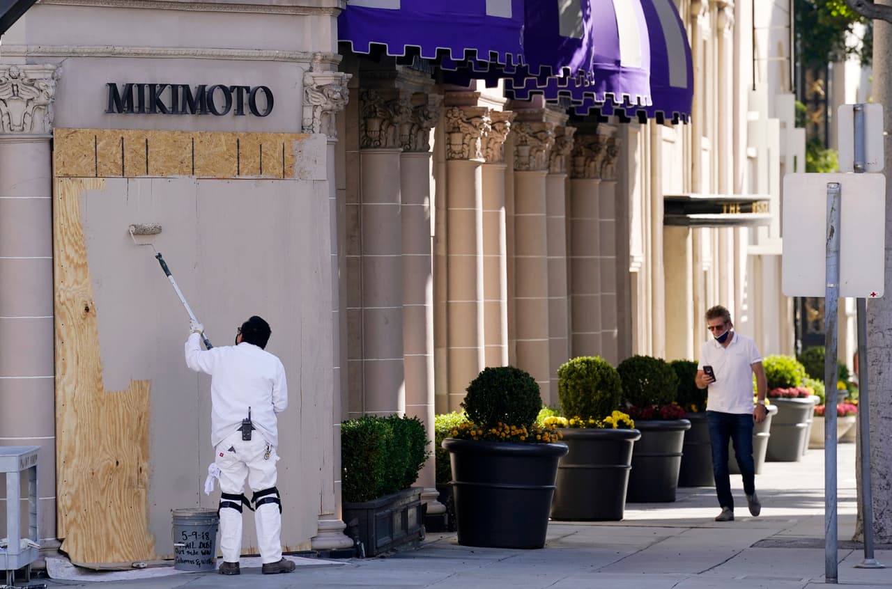 Por su parte, las autoridades de Beverly Hills anunciaron que varias de sus calles y bulevares serán cerrados y solo tendrán accesos residentes a dichas zonas.