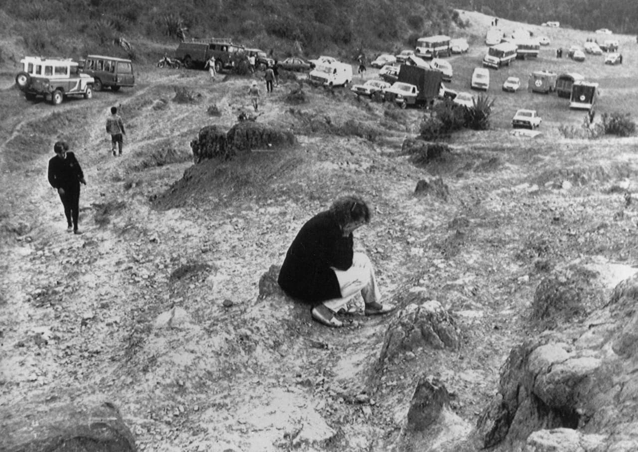 <b>Una bomba colocada por el narcotraficante Pablo Escobar derribó un avión a las afueras de Bogotá, Colombia, en 1989. </b>El atentado fue atribuido al Cartel de Medellín, quienes intentaban asesinar al entonces candidato presidencial César Gaviria. Las investigaciones determinaron que un joven fue instruido por los narcotraficantes subió al avión llevando lo que él creía era un grabador, pero que en realidad era un artefacto explosivo. 
<b>En total murieron 110 personas.</b>