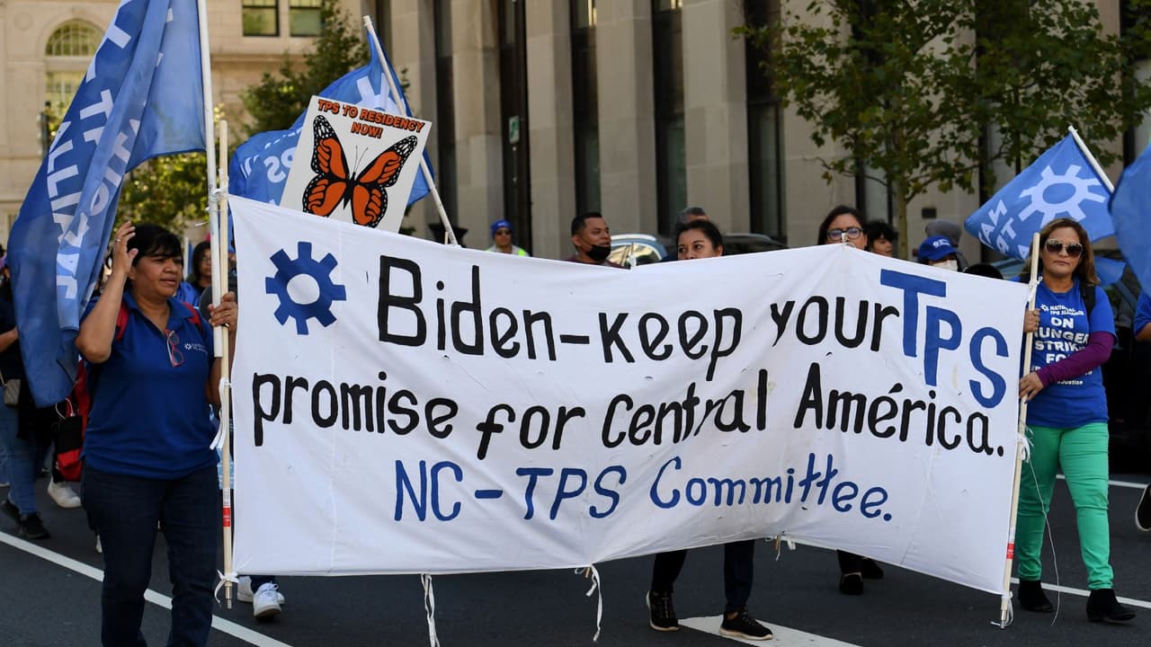Biden extiende el TPS de El Salvador, Honduras, Nicaragua y Nepal: organizaciones dicen que no es suficiente