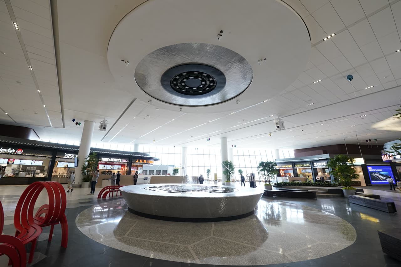La terminal B ha ido abriéndose por etapas, en junio del 2020 se abrió una parte, pero con la inauguración de estas dos últimas puertas, 
<b>el proyecto ha quedado terminado. </b>