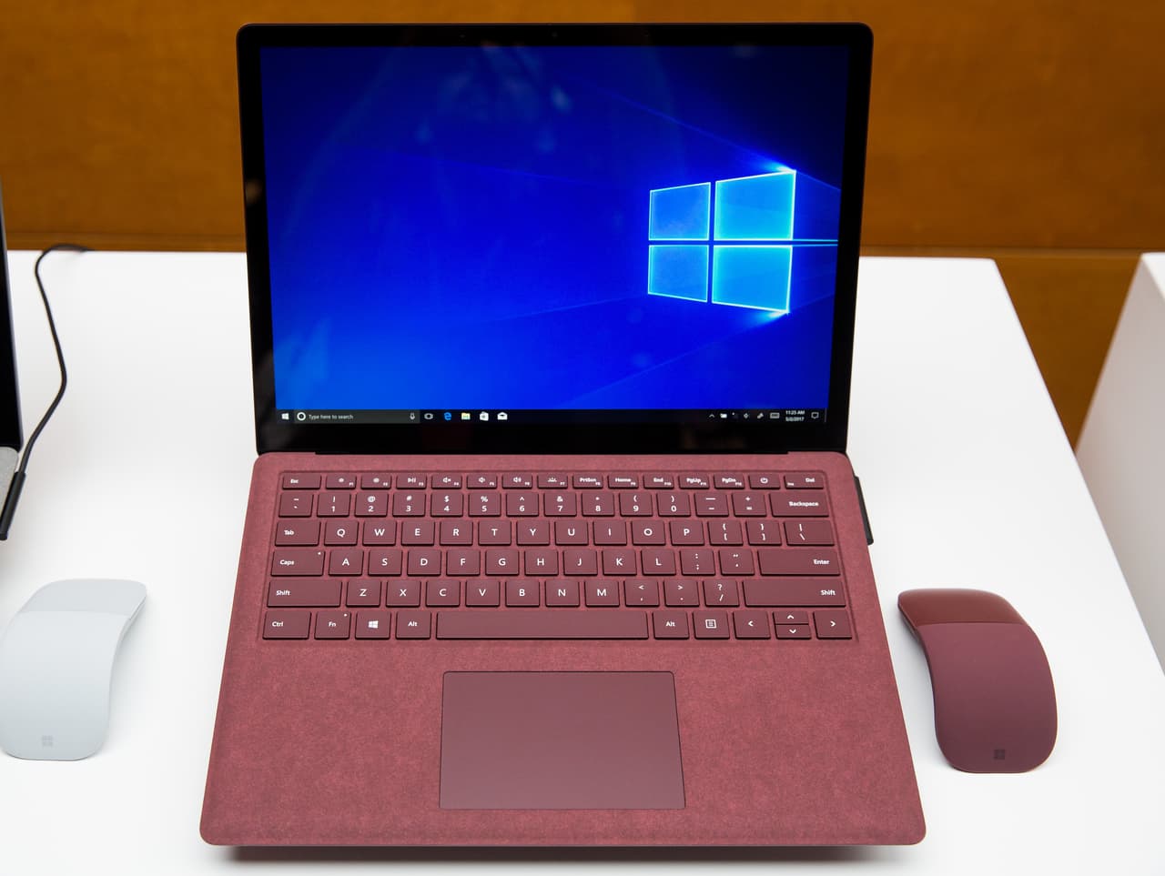 <b>3- Cómo puede llegar a mi computadora. </b>
<br>Estos virus pueden infectar tu disco duro cuando abres un documento, por ejemplo, por correo electrónico. El código malicioso del virus podría estar oculto en un archivo 
<b>Word o PDF</b>. Además, pueden infectar todo tipo de sistemas operativos: Windows, Mac y Linux.
