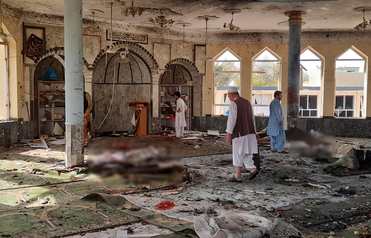 El incidente ocurrió en la concurrida mezquita chií de Gozar-e-Sayed Abad durante la oración semanal de los viernes. Este día es de los más concurridos en las mezquitas.