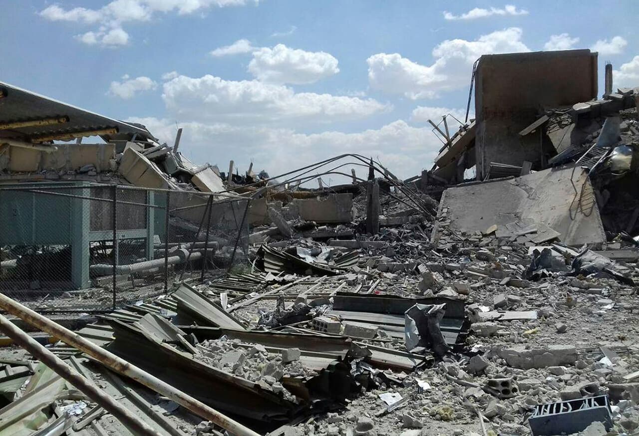 La coalición tuvo como objetivos precisos facilidades donde se fabricaban o se investigaba sobre las armas químicas.