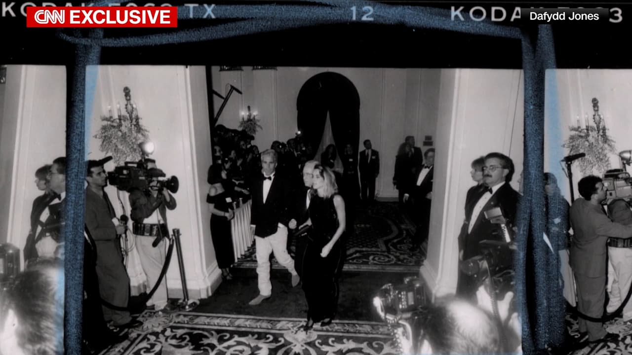 Publican nuevas imágenes de Epstein en la boda de Donald Trump con Marla Maples