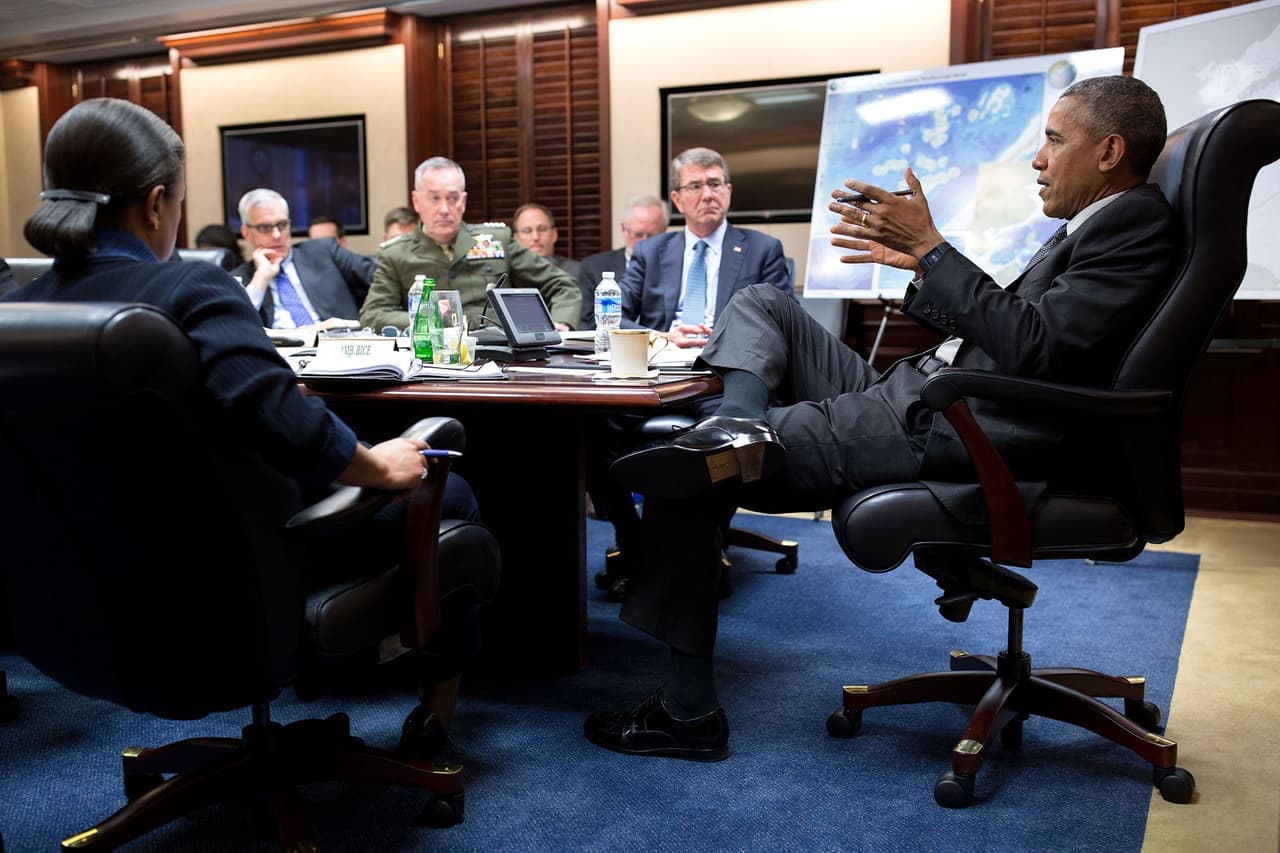 <b>18 de marzo. </b>Esta foto tomada en la Sala de Situaciones de la Casa Blanca muestra una reunión con el Consejo de Seguridad Nacional convocada por Obama.